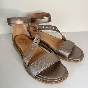 NWOB Brioso Vista Asymmetrical Leather Strappy Flat Sandals - Pewter | Size 8.5